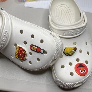 Size 10  white crocs worn a few times..